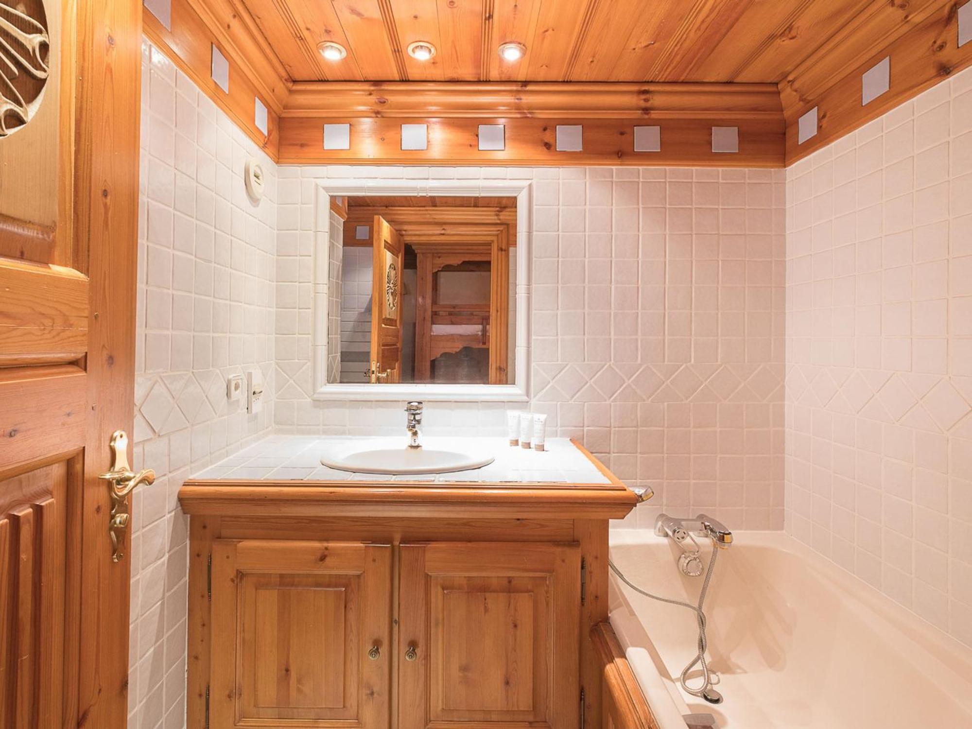 1850 - Skis Aux Pieds Avec Spa, Cheminee Et Piscine, 3 - Fr-1-564-115 Apartment Courchevel